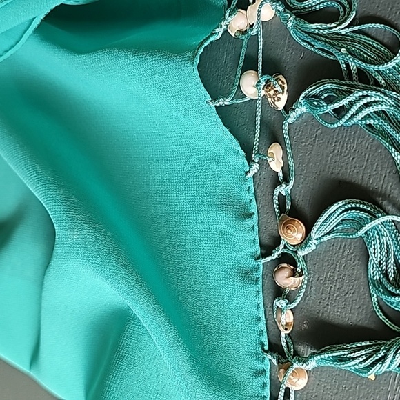 Shawl wrap, greenish blue, with lovely fringe with shells 🐚 - Picture 6 of 7